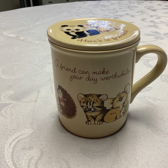 HERES TO FRIENDSHIP MUG. WITH COVER ANIMAL THEME.  HALLMARK 1983 - Picture 1 of 8